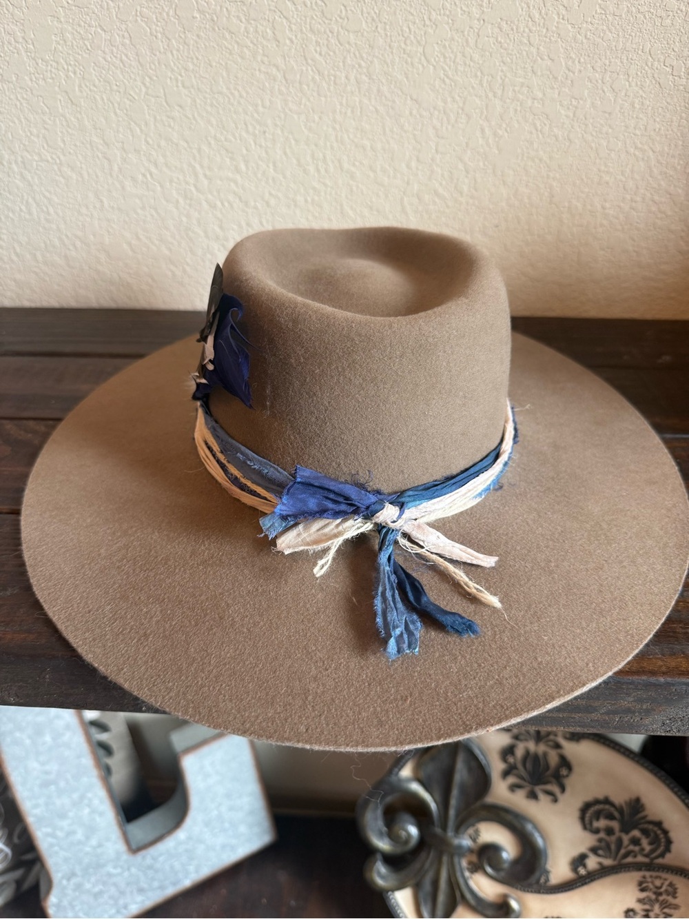 Lovely Bird Malibu - Montana Taupe Wide-Brim Fedora Hat size Med - Picture 5 of 10